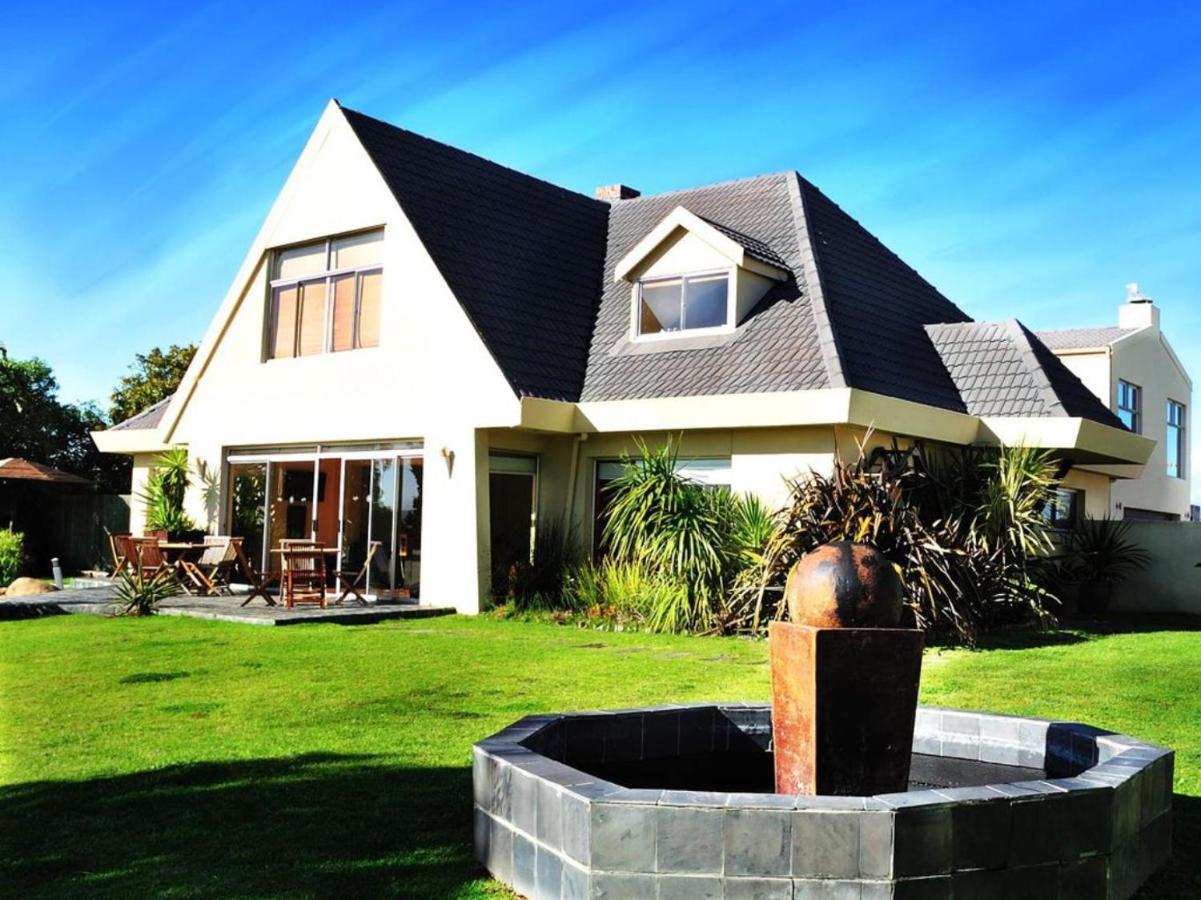 Mandalay Beach Guest House Bloubergstrand Exterior photo