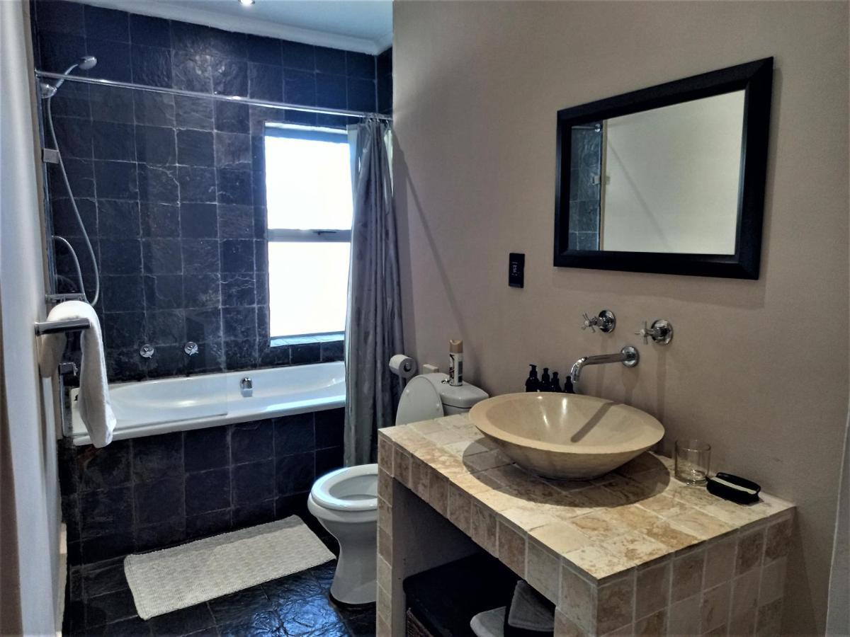 Mandalay Beach Guest House Bloubergstrand Exterior photo