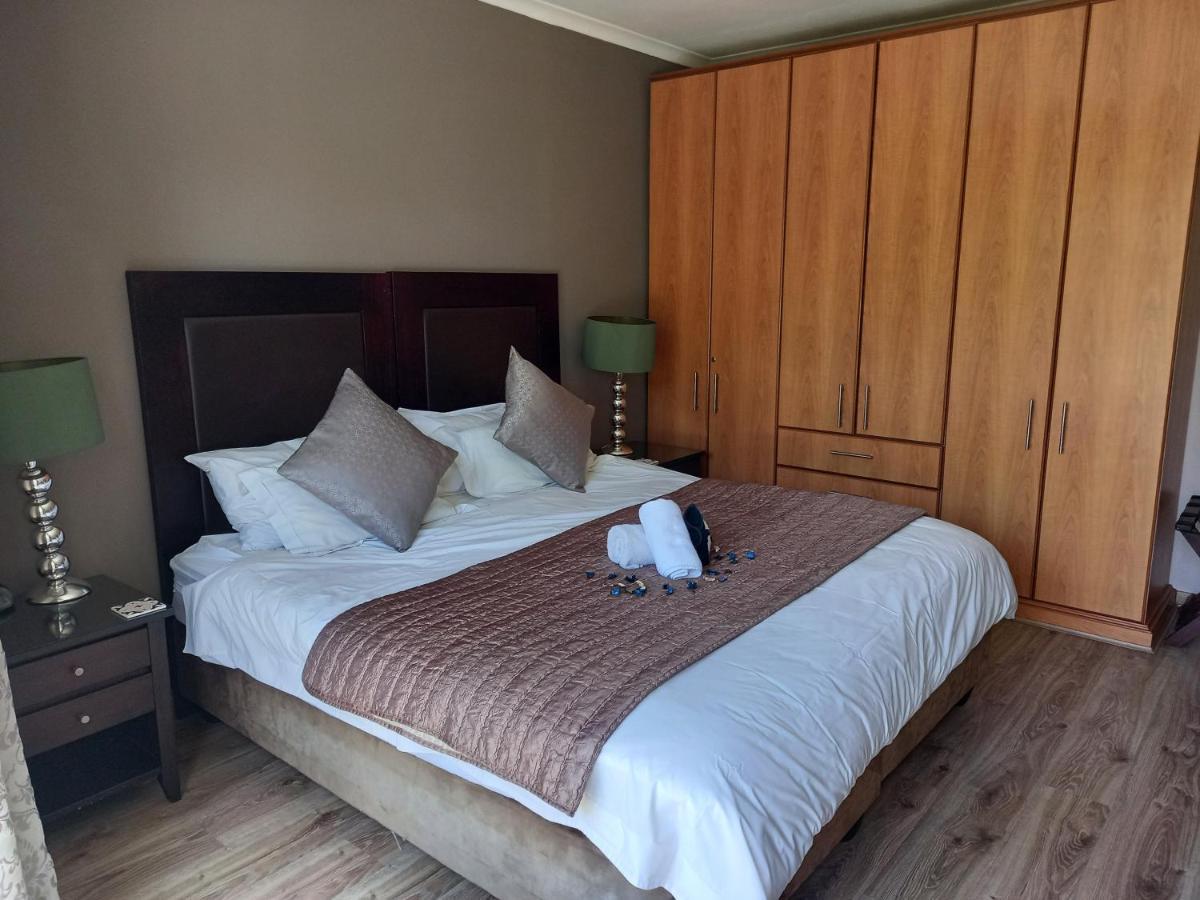 Mandalay Beach Guest House Bloubergstrand Exterior photo