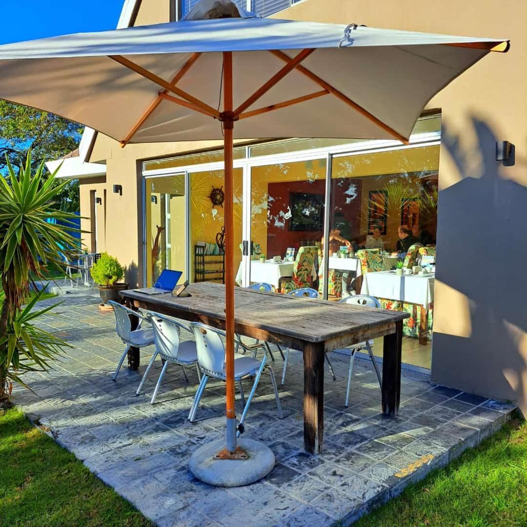 Mandalay Beach Guest House Bloubergstrand Exterior photo